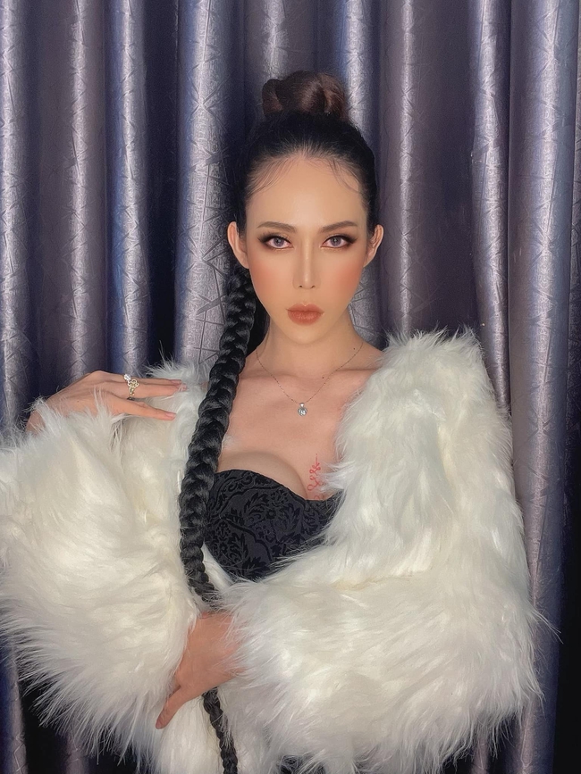 Chàng trai Cần Thơ kể chuyện uống thuốc tránh thai để thay đổi hormone nữ, chi 200 triệu sang Thái phẫu thuật và cuộc lột xác bất ngờ - Ảnh 9.