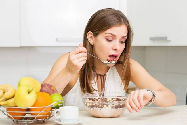 Những người có "3 nhanh 2 nhỏ" trên cơ thể cảnh báo tuổi thọ đang bị rút ngắn - Ảnh 2.