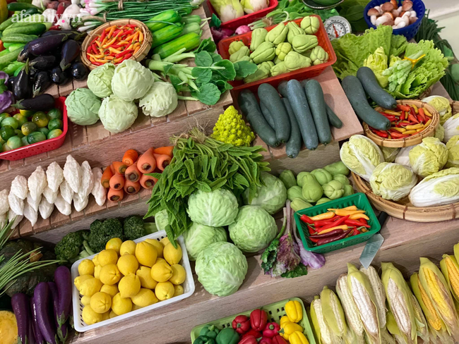 Có gì bên trong "quầy rau củ không lớn được" hút gần 100 ngàn lượt like khiến hội mẹ đảm Yêu bếp phải ngả mũ khâm phục? - Ảnh 1.