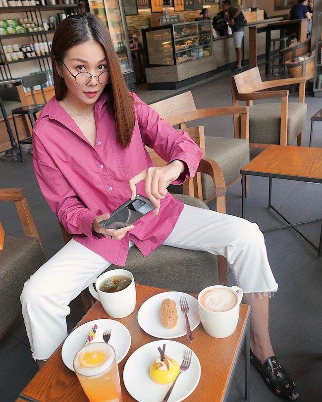 U40 nhưng Thanh Hằng vẫn có loạt cách diện áo sơ mi xịn mịn và trẻ trung, hội gái đôi mươi khéo chẳng bì kịp - Ảnh 4.