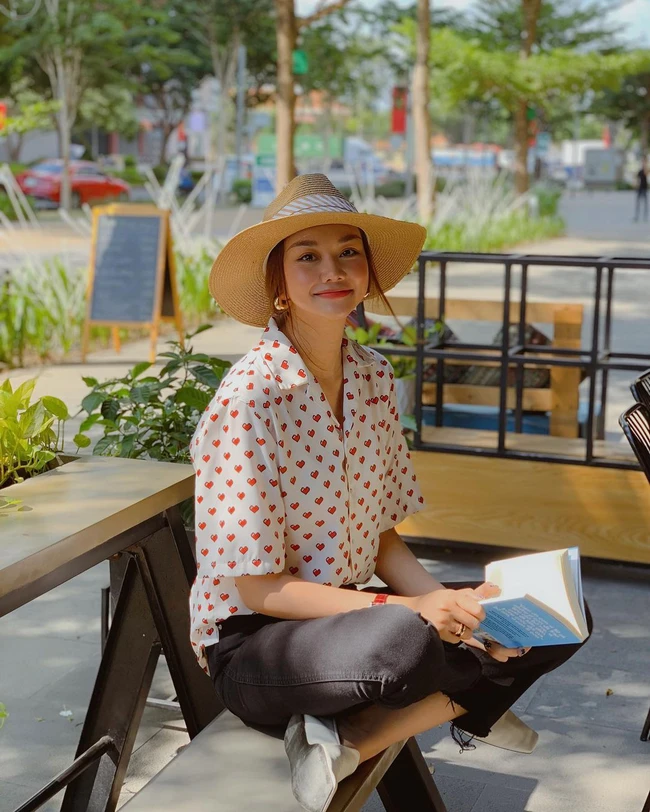 U40 nhưng Thanh Hằng vẫn có loạt cách diện áo sơ mi xịn mịn và trẻ trung, hội gái đôi mươi khéo chẳng bì kịp - Ảnh 5.