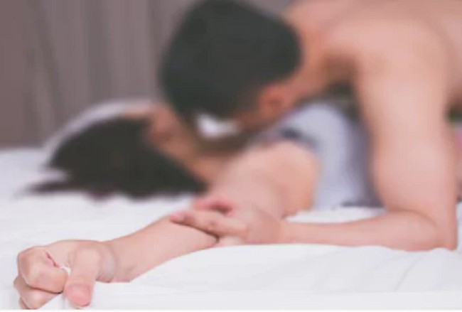 Chồng mỗi tối đều dùng ván gỗ ngăn đôi giường làm vợ phát điên, bản "hợp đồng tình dục" tiết lộ cuộc sống hôn nhân thật khó tin - Ảnh 2.