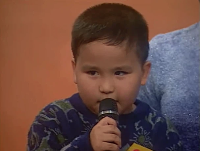 Cậu bé 5 tuổi đi thi "Ở nhà chủ nhật", 12 năm sau lại gây bão "Đường lên đỉnh Olympia": Đẹp trai như diễn viên còn học cực giỏi! - Ảnh 2.