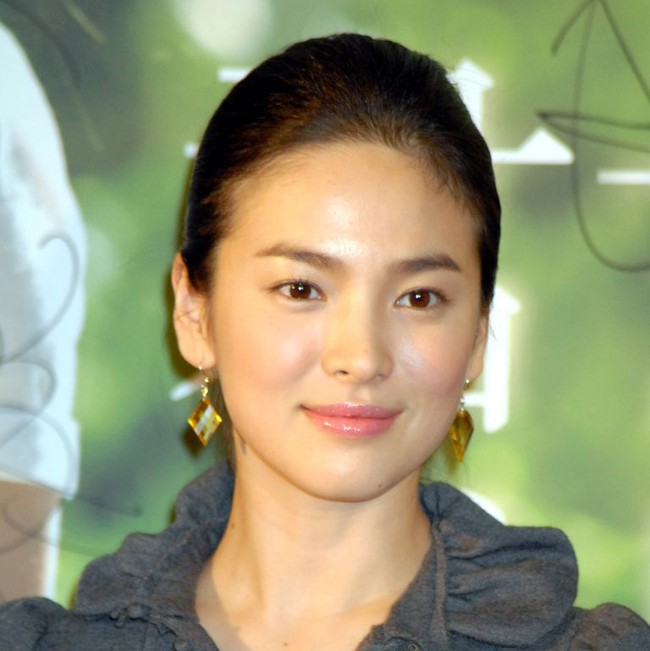 Nhan sắc của Song Hye Kyo trong 25 năm qua: Đỉnh cao nhan sắc tuổi 39 nhưng vẫn đôi lần bị dìm sắc chỉ vì kiểu tóc "éo le" - Ảnh 3.