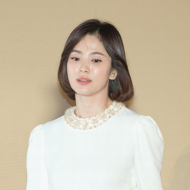 Nhan sắc của Song Hye Kyo trong 25 năm qua: Đỉnh cao nhan sắc tuổi 39 nhưng vẫn đôi lần bị dìm sắc chỉ vì kiểu tóc "éo le" - Ảnh 7.