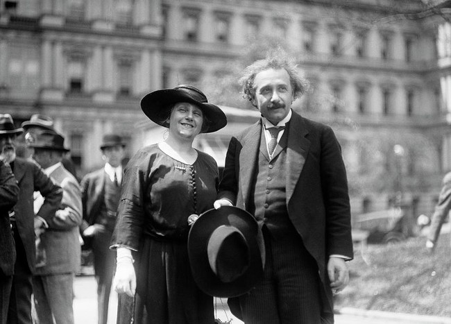 Người vợ thứ hai đặc biệt của thiên tài Albert Einstein: Mang danh "kẻ thứ 3" khiến vợ cả đau khổ và cuộc sống buồn tủi ít ai thấu - Ảnh 2.
