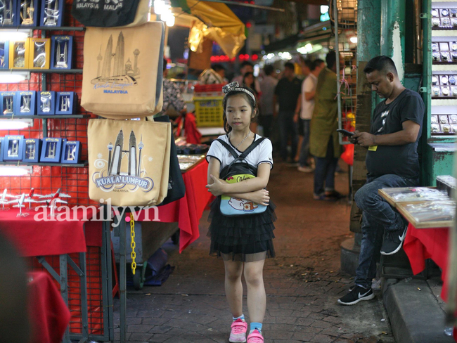 Ông bố đưa con "đi bụi" từ nhỏ: 7 tuổi con biết đi xe máy, 12 tuổi phượt Myanmar, bắn tiếng Anh tằng tằng và bí quyết gia đình chung nhịp thở - Ảnh 5.