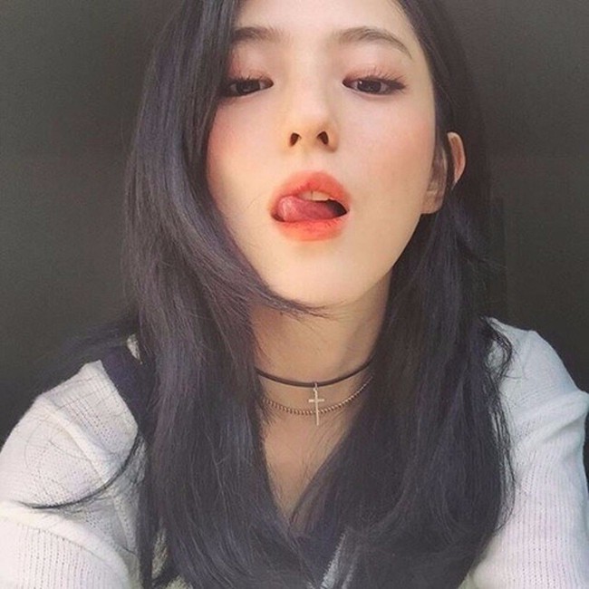 Tự nhìn lưỡi "chẩn bệnh": Có những dấu hiệu sau đồng nghĩa cơ thể đang bị ốm, cần khẩn trương đi khám - Ảnh 1.