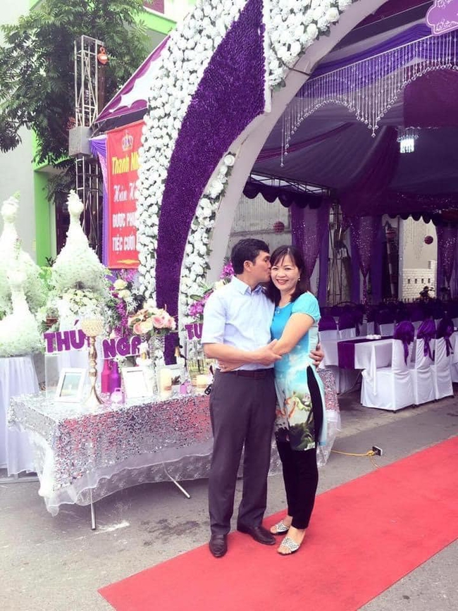 Cô gái chia sẻ chuyện tình của bố mẹ cùng khoảnh khắc mẹ nằm trên giường bệnh gây xúc động: "Đi làm về việc đầu tiên của bố làm là đi tìm vợ" - Ảnh 2.