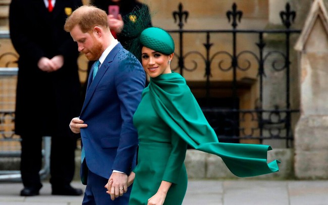 Hai tấm hình khắc họa thực tại chua chát: Harry và Meghan đã thay đổi so với lần đầu bên nhau - Ảnh 2.