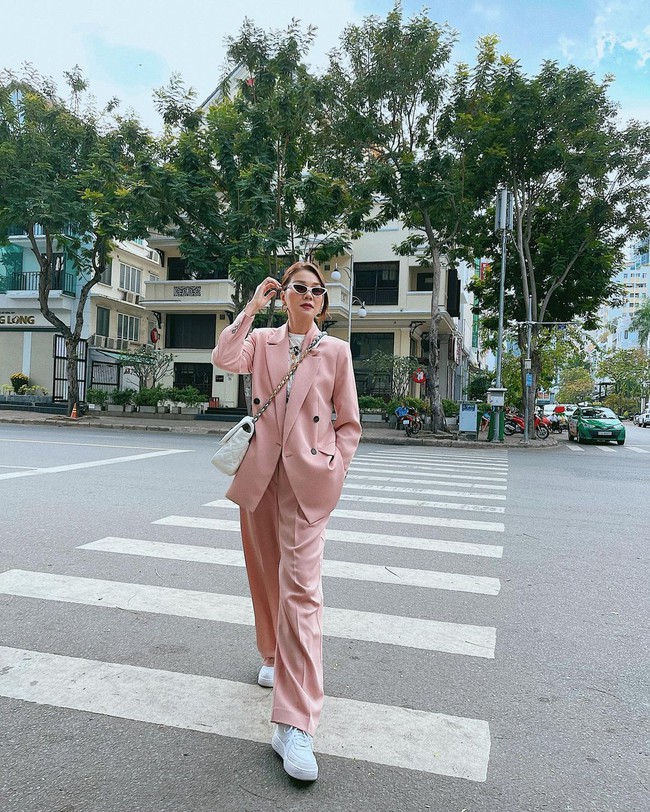 sneaker trắng thanh hằng - Ảnh 2.