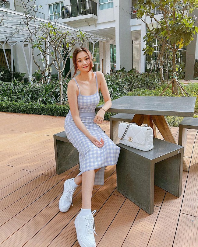 sneaker trắng thanh hằng - Ảnh 1.