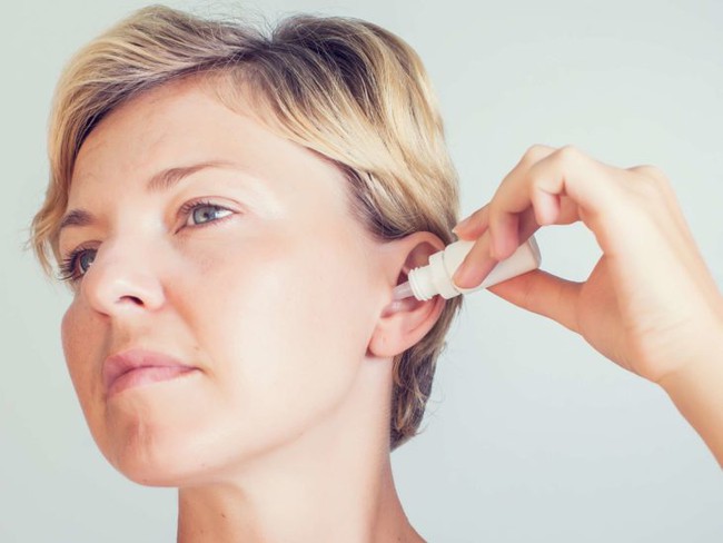 Loại bỏ ráy tai bằng oxy già liệu điều này có an toàn? Đây là câu trả lời của chuyên gia - Ảnh 3.