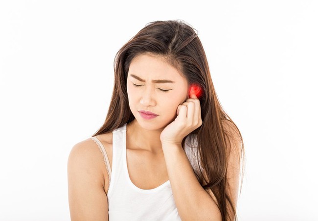 Loại bỏ ráy tai bằng oxy già liệu điều này có an toàn? Đây là câu trả lời của chuyên gia - Ảnh 2.