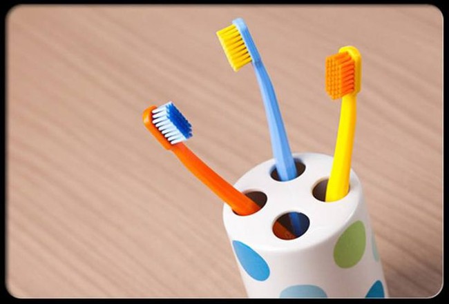 Có 100 triệu vi khuẩn trên bàn chải đánh răng của bạn, làm thế nào để bàn chải sạch sẽ? - Ảnh 4.