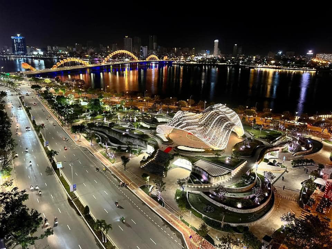 Xem độ hoành tráng của công viên 700 tỷ nằm bên bờ sông Hàn ở Đà Nẵng vừa được khánh thành - Ảnh 11.