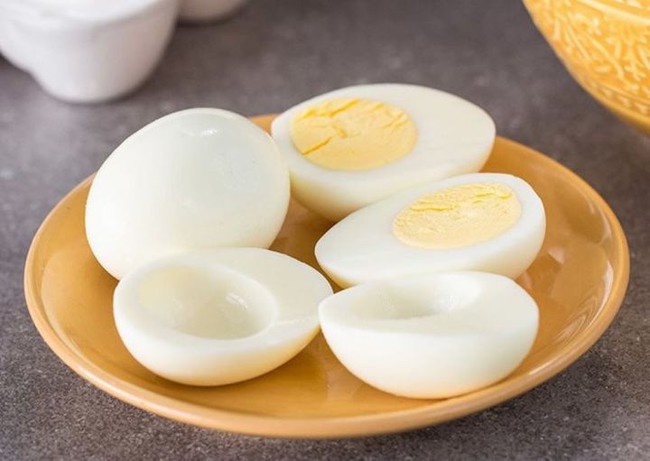 Chuyên gia cảnh báo 4 cách ăn trứng sai lầm, có thể khiến trứng chuyển thành chất độc - Ảnh 2.