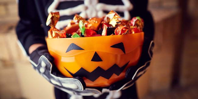 Vui chơi ngày lễ Halloween nhưng đừng để bản thân rơi vào &quot;bẫy đồ ngọt&quot; để rồi hại thân - Ảnh 1.