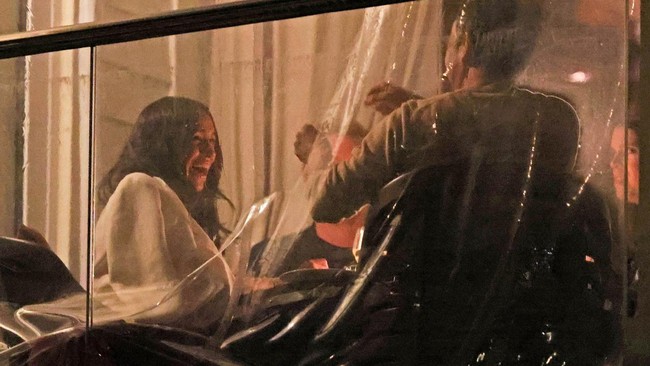 Nhà Meghan bị vạch trần chuyện dàn dựng ảnh "fake" với loạt chi tiết khiến cặp đôi tái mặt - Ảnh 2.