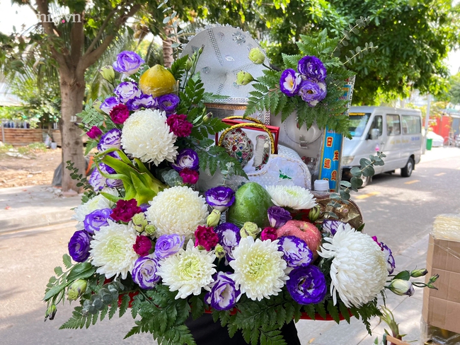 "9X sắp lễ" kể chuyện làm nghề tâm linh ở Côn Đảo - Ảnh 7.