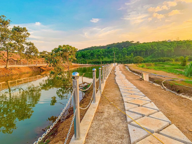 Tôi có một hội những người chị thích "MUA ĐẤT CHỌN VIEW", dù con chưa vào tiểu học nhưng đã hoàn tất "bộ sưu tập" đất ngắm hồ, ngắm núi để dưỡng già - Ảnh 3.