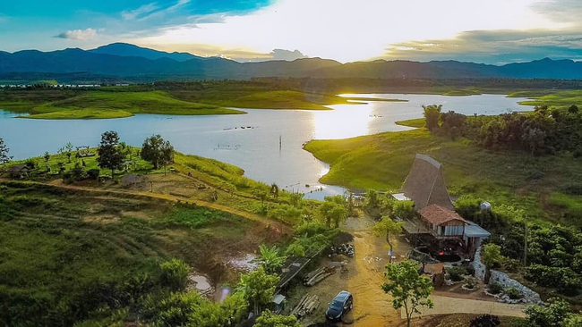 Tôi có một hội những người chị thích "MUA ĐẤT CHỌN VIEW", dù con chưa vào tiểu học nhưng đã hoàn tất "bộ sưu tập" đất ngắm hồ, ngắm núi để dưỡng già - Ảnh 1.