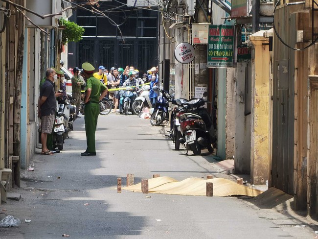 Hà Nội: Người đàn ông thuê trọ bất ngờ rơi từ tầng 6 tòa nhà xuống đất tử vong - Ảnh 1.