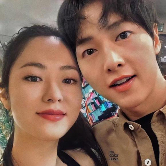 Song Joong Ki sau gần 3 năm ly hôn Song Hye Kyo: Mỹ nam đào hoa với vô số &quot;người yêu tin đồn&quot;, còn làm điều đặc biệt chưa từng có thời hôn nhân - Ảnh 4.