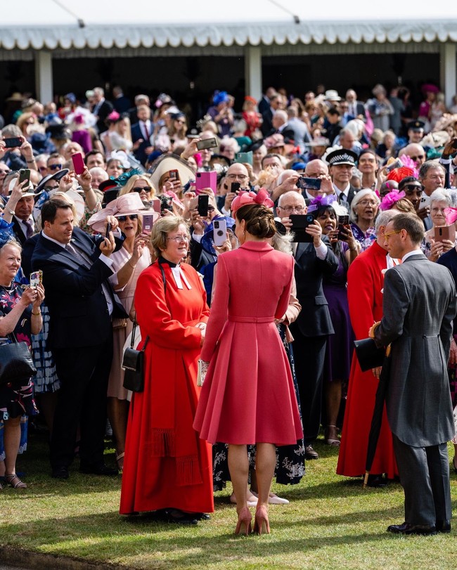 Công nương Kate thay mặt Nữ hoàng Anh dự sự kiện đình đám, tạo ra khoảnh khắc đặc biệt chưa từng thấy, hiếm ai làm được - Ảnh 4.