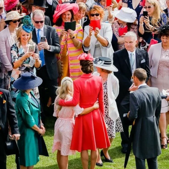 Công nương Kate thay mặt Nữ hoàng Anh dự sự kiện đình đám, tạo ra khoảnh khắc đặc biệt chưa từng thấy, hiếm ai làm được - Ảnh 5.