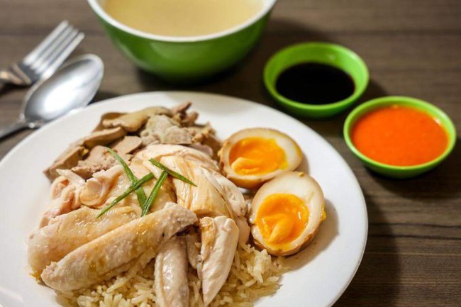 Hai quốc gia châu Á phải lao đao vì con gà: Chủ cửa hàng chật vật không dám bán, người mua &quot;bấm bụng&quot; chẳng dám ăn  - Ảnh 3.