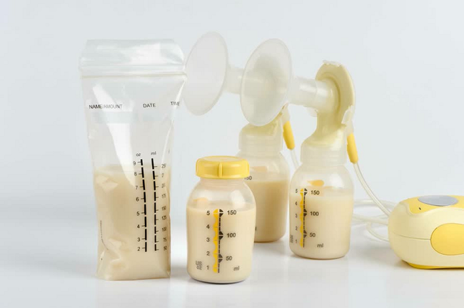 Bảo quản sữa mẹ đúng cách và khoa học: Cẩn thận khi rã đông sữa mẹ, nếu thấy có hiện tượng này nghĩa là sữa đã hỏng - Ảnh 1.