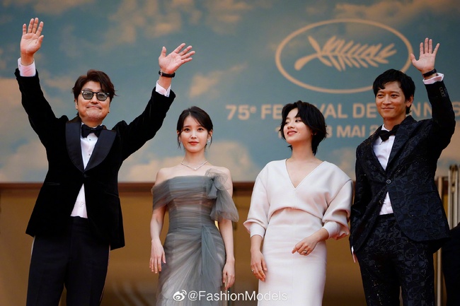 Kang Dong Won &quot;gây bão&quot; truyền thông với màn xuất hiện trên thảm đỏ Cannes 2022, quả xứng danh &quot;mỹ nam hàng đầu Kbiz&quot;  - Ảnh 3.