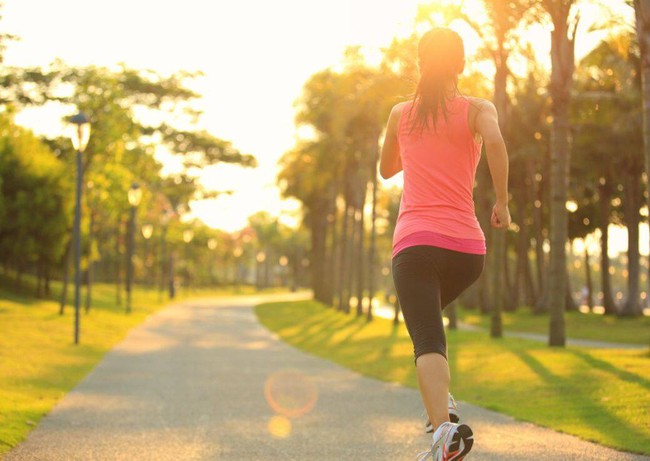 Nếu biết chạy bộ có 6 lợi ích này, chắc chắn ngày nào bạn cũng xỏ chân vào giày, ghi nhớ 3 điều khi chạy, hiệu quả sẽ càng tăng lên  - Ảnh 3.