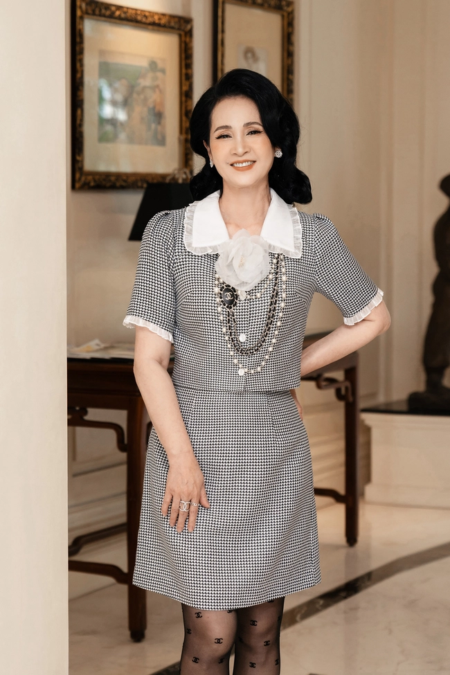 NSND Lan Hương sang trọng, đằm thắm, khác xa hình tượng chua ngoa trong "Thương ngày nắng về" - Ảnh 7.
