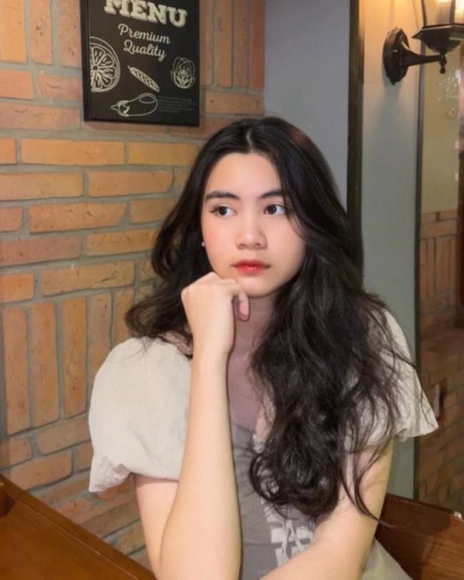 Nhan sắc xinh đẹp của con gái út Quyền Linh ở tuổi 14 - Ảnh 2.