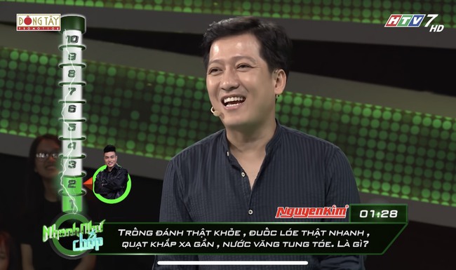 Câu đố Tiếng Việt: &quot;Trống đánh thật khỏe, đuốc loé thật nhanh, quạt khắp xa gần, nước văng tung tóe, là gì?&quot; – - Ảnh 1.