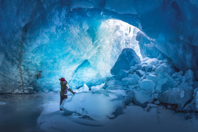 Nhiếp ảnh gia chẳng màng gian khổ thám hiểm tới hệ thống hang động băng giá kỳ vĩ, không thốt nên lời với vẻ đẹp choáng ngợp như đến từ hành tinh khác - Ảnh 6.