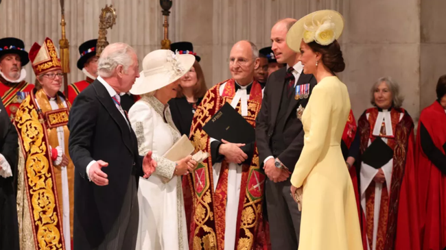 Khoảnh khắc đặc biệt cho thấy Công nương Kate được lòng bố mẹ chồng và cử chỉ đầy tinh tế của nàng dâu hoàng gia - Ảnh 1.