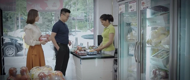 Thương ngày nắng về: Bác sĩ đẹp trai đã để ý Khánh, Đức hết cơ hội - Ảnh 2.
