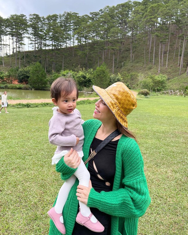 Hồ Ngọc Hà chia sẻ loạt khoảnh khắc ngọt ngào: &quot;Nhiều khi không nghĩ mình đã có 3 đứa con&quot; - Ảnh 6.