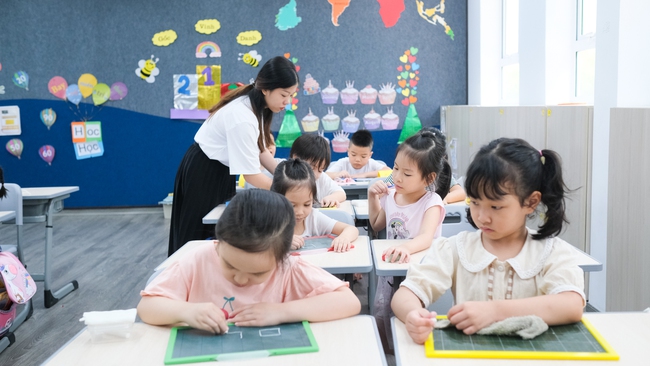 Trường tiểu học &quot;hiếm&quot; vẫn có học sinh lưu ban ở Hà Nội: Phương pháp giáo dục đặc biệt để trẻ được “cấp quyền thiết kế” thành con người mình muốn - Ảnh 28.