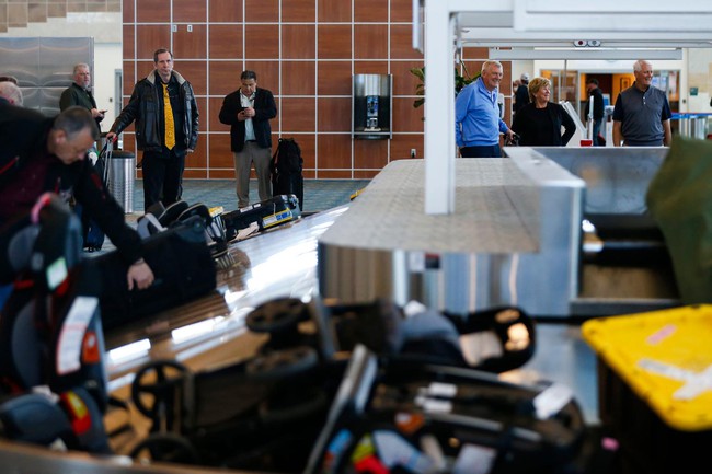 Đi chơi châu Âu, du khách không ngờ hành lý của mình được "khuyến mãi" bay vòng quanh lục địa già, thất lạc gần 1 tháng chưa thấy tăm hơi - Ảnh 3.