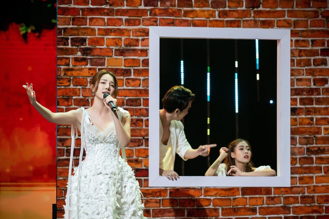 Mẹ kế "Thương ngày nắng về" mặc váy hoa lộng lẫy lên sân khấu  - Ảnh 6.