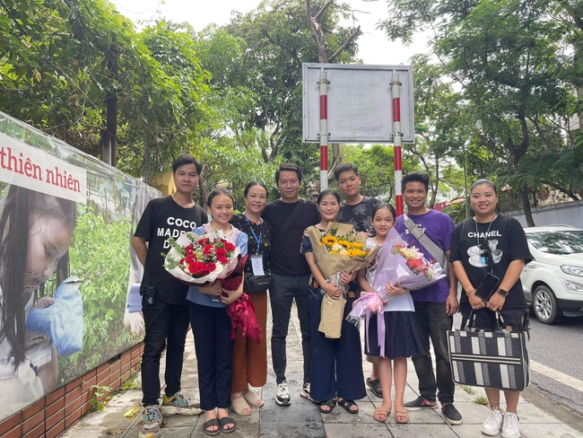 "Thương ngày nắng về" bước vào ngày quay cuối, dàn diễn viên xúc động trước giờ phút chia tay - Ảnh 3.