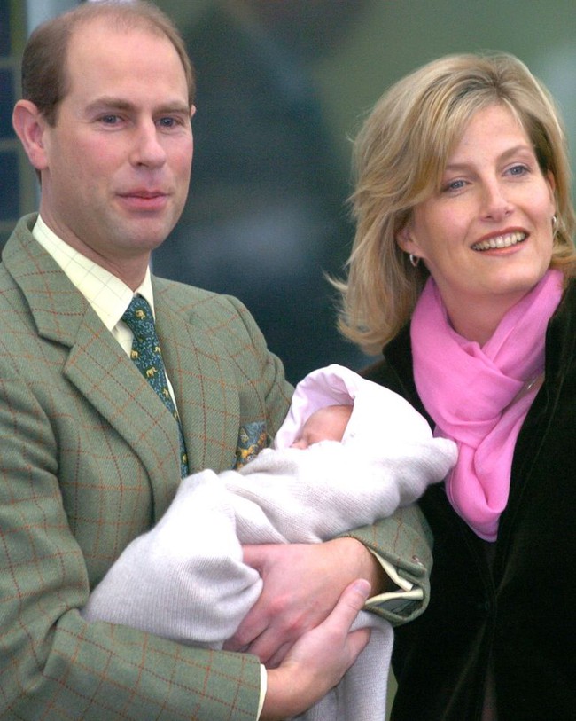 Điều ít biết về cháu gái nhỏ tuổi nhất của Nữ hoàng Anh, sinh ra không được làm Công chúa - Ảnh 2.