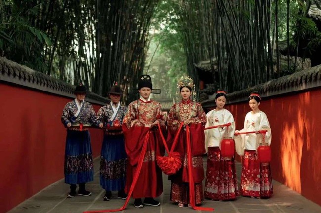 Cô gái làm nghề phù dâu thuê: Bất chấp bố mẹ ngăn cản vì sợ "mất duyên", trở thành bà chủ của 50.000 nhân công sau 2 năm - Ảnh 3.