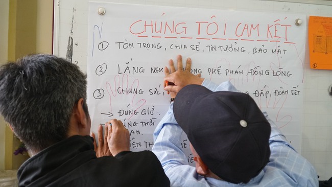 Câu chuyện về sự thay đổi "con người" mới của những ông chồng từng lùa vợ khắp làng để đánh - Ảnh 12.