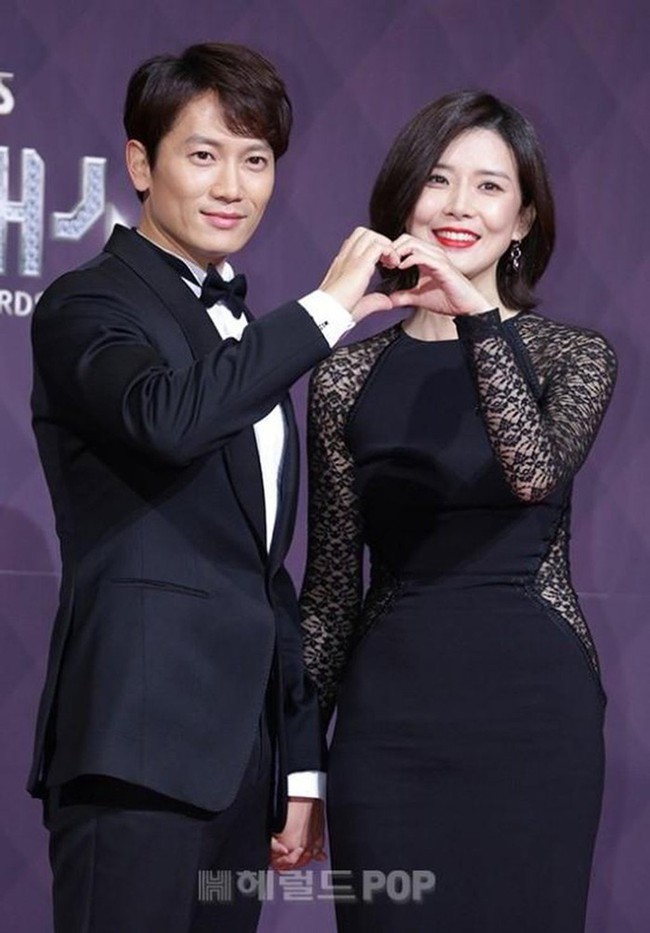 Những cặp &quot;phim giả tình thật&quot; đình đám nhất Kbiz: Hyun Bin và Son Ye Jin đã chuẩn bị đón con đầu lòng - Ảnh 4.