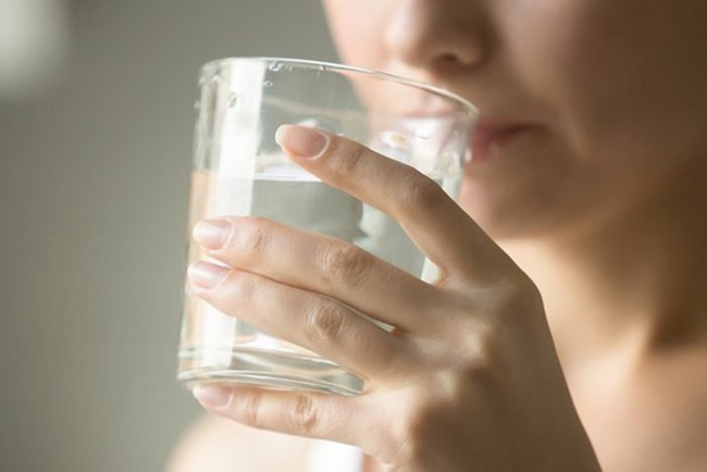 Chuyên gia chỉ ra lợi ích tuyệt vời của thói quen uống nước sau khi ngủ dậy mỗi sáng - Ảnh 5.